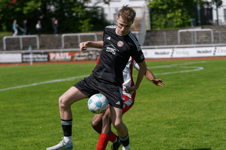 Finn Stromberg Stürmer SV Bergisch Gladbach 09