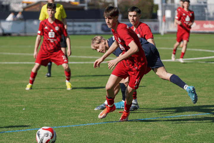 Ole Tillmann greift mit der U19 an.