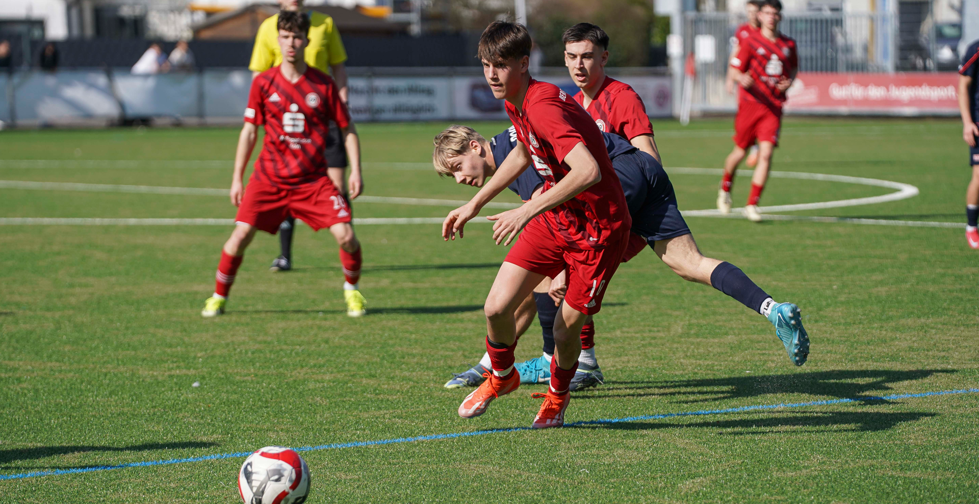 Ole Tillmann greift mit der U19 an.