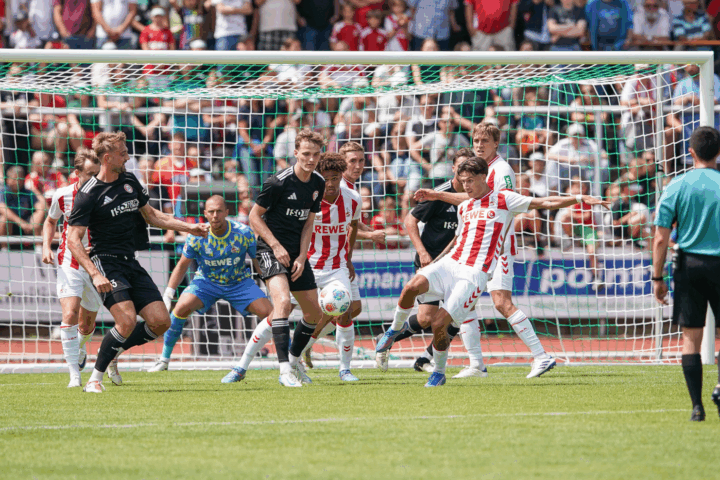 Action im Starfraum des 1. FC Köln.