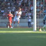 Das Match gegen den 1. FC Köln elektrisiert Fans und Mannschaft.